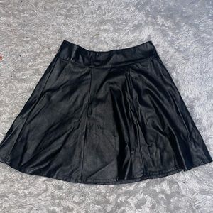 Black leather skirt (s)